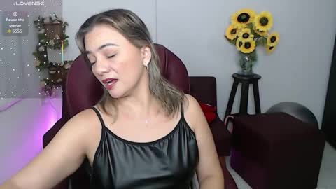 Snapshot of rebeca_milf chatting on March 29, 10:59 am REBECA online show from March 29, 10:59 am