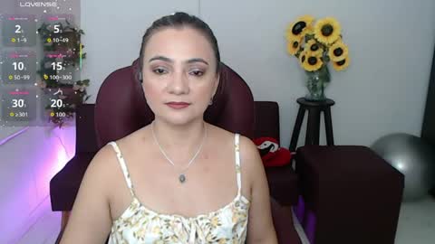 Snapshot of rebeca_milf chatting on April 13, 12:43 pm REBECA online show from April 13, 12:43 pm