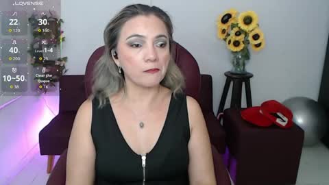 Snapshot of rebeca_milf chatting on April 14, 12:33 pm REBECA online show from April 14, 12:33 pm