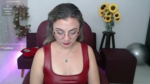 Snapshot of rebeca_milf chatting on April 15, 8:09 pm REBECA online show from April 15, 8:09 pm