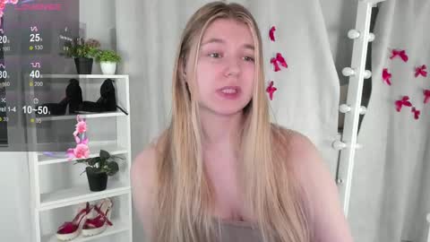 rebecca_____ online show from February 25, 9:35 pm