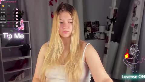 rebecca_____ online show from September 16, 1:39 am