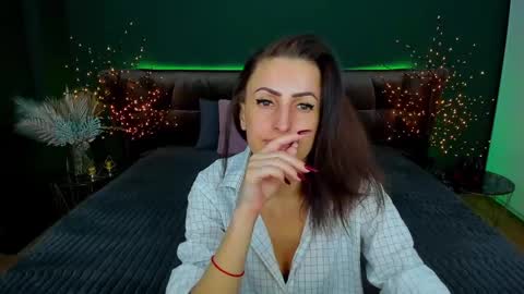 rebecca_diamonds online show from February 18, 6:59 am