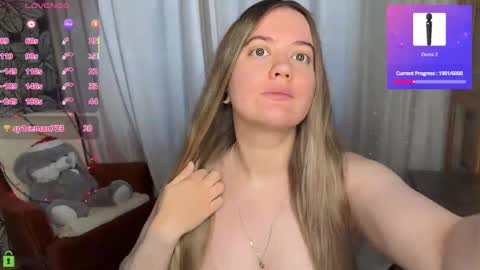 Snapshot of rebecca_newyon chatting on January 6, 7:01 am Mila online show from January 6, 7:01 am