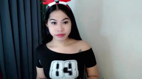 its me asian rebecca online show from December 23, 6:33 am