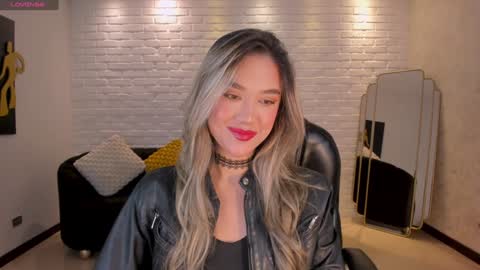 Snapshot of rebeccahudson_ chatting on January 5, 3:22 am Rebe online show from January 5, 3:22 am