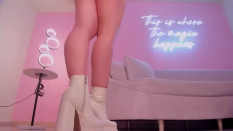 Snapshot of rebeccahudson_ chatting on March 11, 6:10 am Rebe online show from March 11, 6:10 am