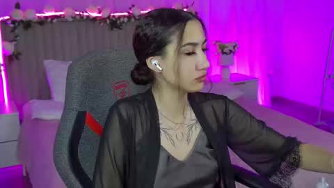 Snapshot of rebeckathornton chatting on December 17, 7:47 am rebeckathornton online show from December 17, 7:47 am