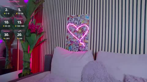 Snapshot of rebeldools chatting on December 18, 5:46 am rebeldools online show from December 18, 5:46 am