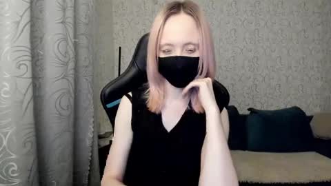 Snapshot of rebesaolset chatting on December 12, 5:15 pm RebesaOlset online show from December 12, 5:15 pm