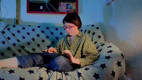 Lara online show from October 18, 5:57 pm