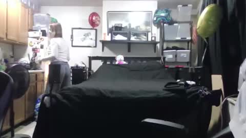 Keely KeKe Kiwi online show from January 15, 6:22 pm