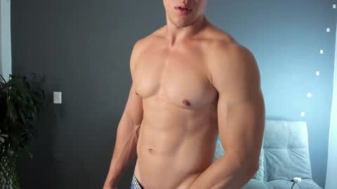 twitter REECET26 instagram RECCETAYLOR online show from February 1, 12:05 pm