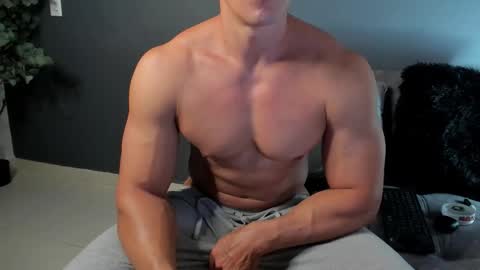 twitter REECET26 instagram RECCETAYLOR online show from October 2, 5:25 am