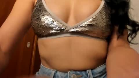 red_flower203 online show from January 5, 1:56 am