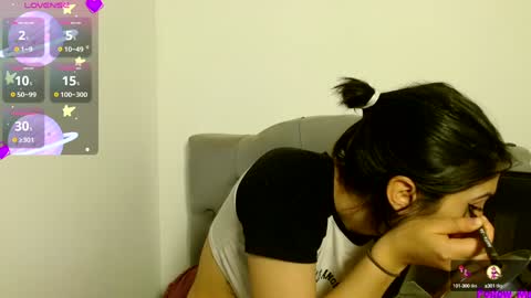 IG   OF red moonn online show from December 20, 10:38 am