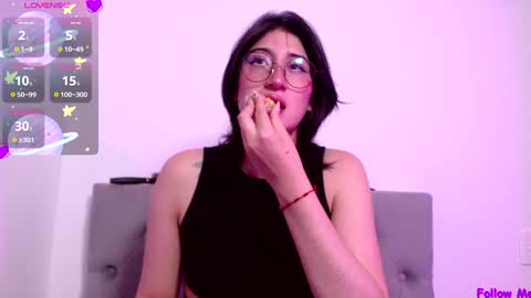 IG   OF red moonn online show from December 21, 5:51 pm