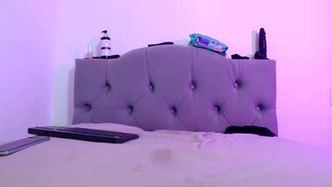 IG   OF red moonn online show from December 22, 7:10 pm