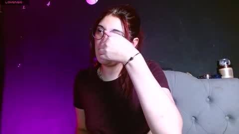 IG   OF red moonn online show from April 9, 6:19 am