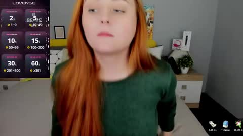 Snapshot of red_naughtyfox chatting on February 21, 5:42 pm Lessy Fox online show from February 21, 5:42 pm