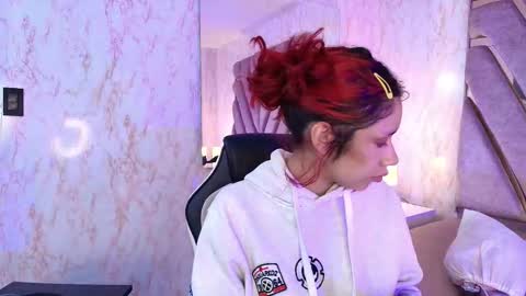 Snapshot of red_pandaa chatting on January 10, 3:19 am red_pandaa online show from January 10, 3:19 am