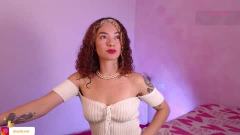 Snapshot of red_velvett0 chatting on October 17, 8:39 am red_velvett0 online show from October 17, 8:39 am