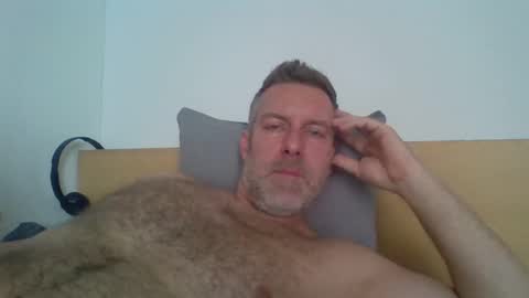 Snapshot of redandbluecloud chatting on September 17, 6:48 am Red online show from September 17, 6:48 am