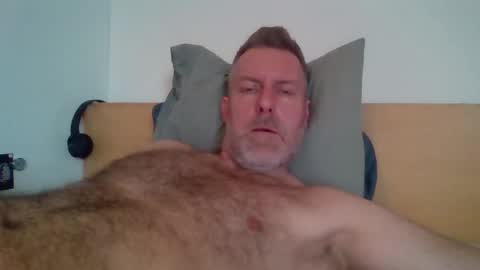 Snapshot of redandbluecloud chatting on February 9, 10:19 am Red online show from February 9, 10:19 am