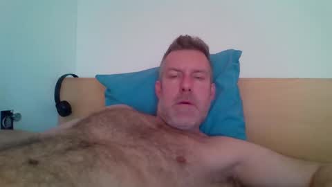 Snapshot of redandbluecloud chatting on February 23, 6:22 am Red online show from February 23, 6:22 am