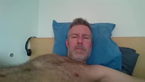 Snapshot of redandbluecloud chatting on March 3, 9:15 am Red online show from March 3, 9:15 am