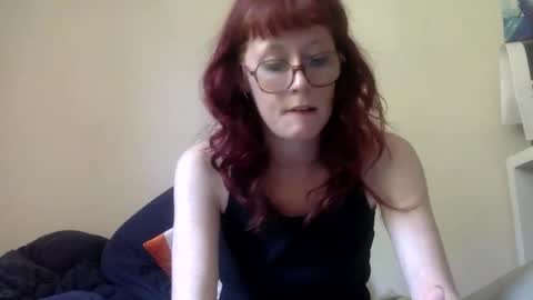 redcassie666 online show from April 7, 11:43 am