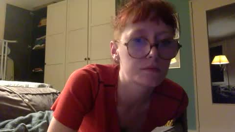 redcassie666 online show from June 6, 2:38 am