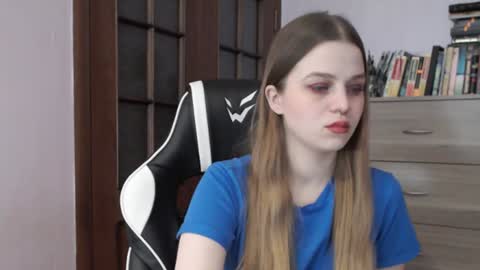 Lily online show from December 28, 3:26 am