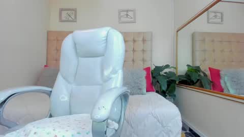 Snapshot of redhot_chilipeppers chatting on March 6, 6:30 am Lupe online show from March 6, 6:30 am