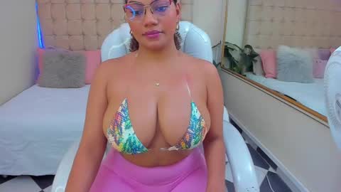 Snapshot of redhot_chilipeppers chatting on March 11, 7:04 am Lupe online show from March 11, 7:04 am