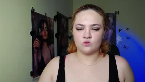Snapshot of redhotqueen1 chatting on June 4, 12:11 pm Rina online show from June 4, 12:11 pm
