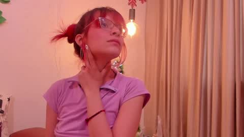 Snapshot of redmeloddy chatting on December 9, 10:30 pm Meloddy online show from December 9, 10:30 pm