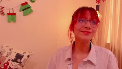 Snapshot of redmeloddy chatting on December 10, 7:54 pm Meloddy online show from December 10, 7:54 pm