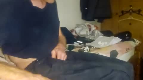 redrodridding online show from December 25, 4:01 am