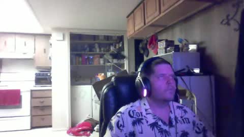 Snapshot of reecoiled chatting on June 22, 6:43 am reecoiled online show from June 22, 6:43 am