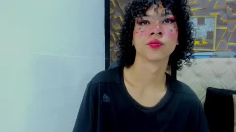 reed_kitty online show from November 26, 1:23 pm