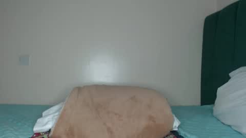 Snapshot of reem_wonder chatting on January 13, 2:28 am Reem online show from January 13, 2:28 am