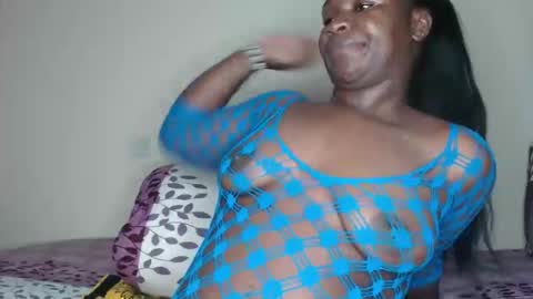 Snapshot of reem_wonder chatting on January 19, 3:21 am Reem online show from January 19, 3:21 am