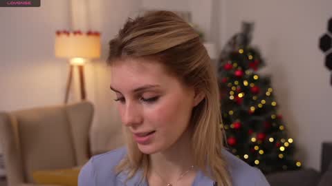 Snapshot of refined_style chatting on December 22, 7:22 am JessyinCherri yang online show from December 22, 7:22 am