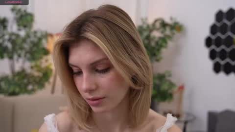 Snapshot of refined_style chatting on February 13, 7:13 am JessyinCherri yang online show from February 13, 7:13 am