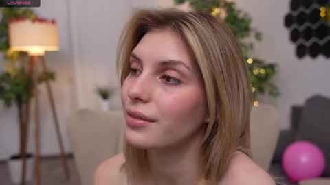 Snapshot of refined_style chatting on February 17, 7:26 am JessyinCherri yang online show from February 17, 7:26 am