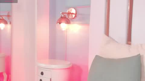 Snapshot of regina_noctixx chatting on April 18, 6:39 am Regina online show from April 18, 6:39 am