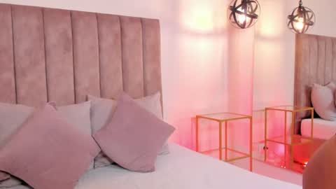 Snapshot of regina_noctixx chatting on June 18, 11:58 am Regina online show from June 18, 11:58 am