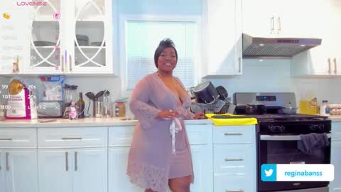 reginabanx online show from December 14, 11:31 pm