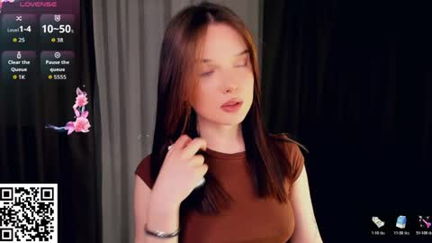 Snapshot of reginiasaccone chatting on June 7, 6:44 pm Emily - online show from June 7, 6:44 pm